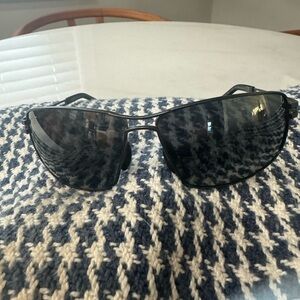 Maui Jim Nou Wale aviator glasses in gunmetal grey good used condition.